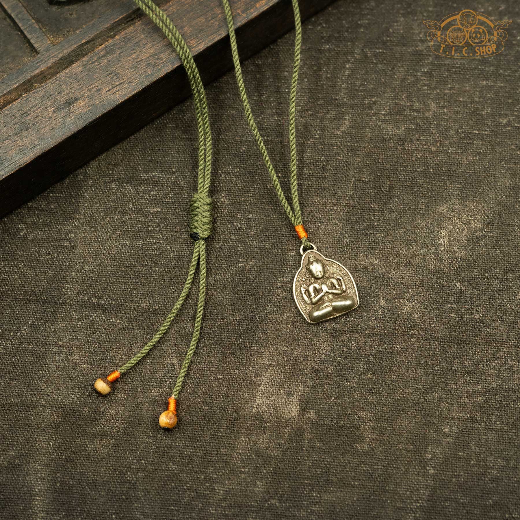 Four-armed Avalokiteshvara Amulet Pendant Necklace