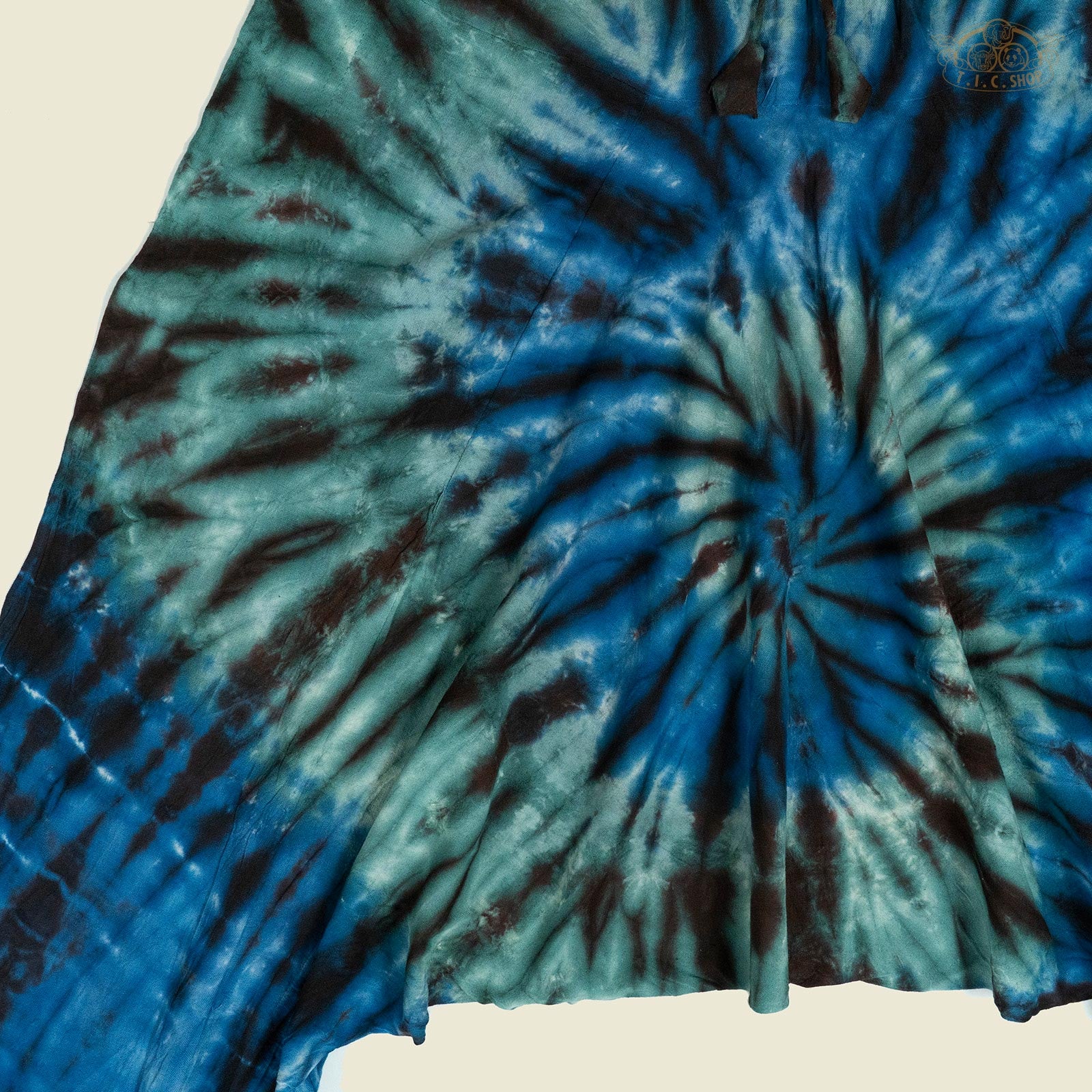 Side view highlighting elastic waistband and side pockets.