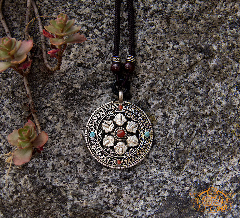 Powerful Vajra Tibetan Style Filigree Pendant Necklace