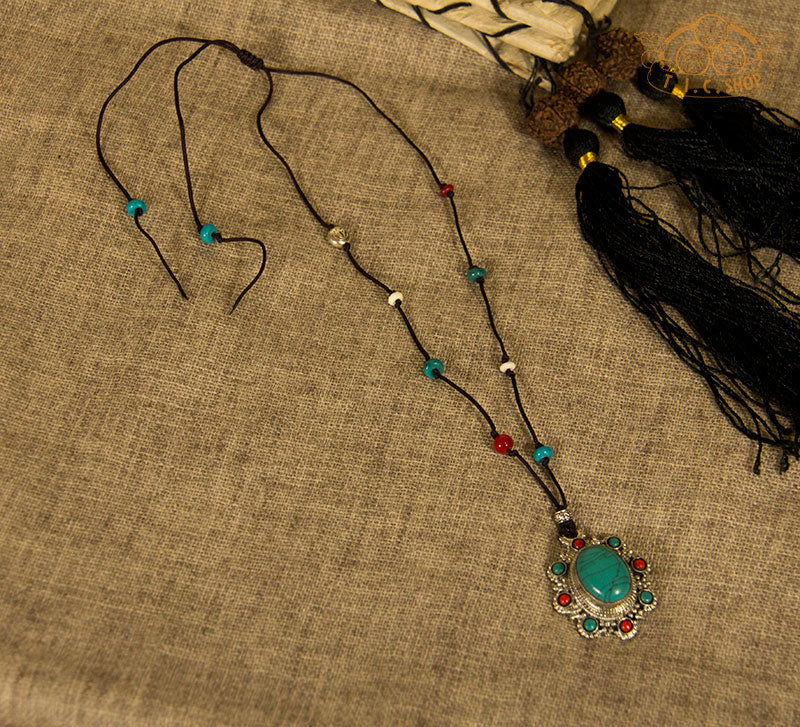Oval-Shaped Tibetan Style Pendant Necklace