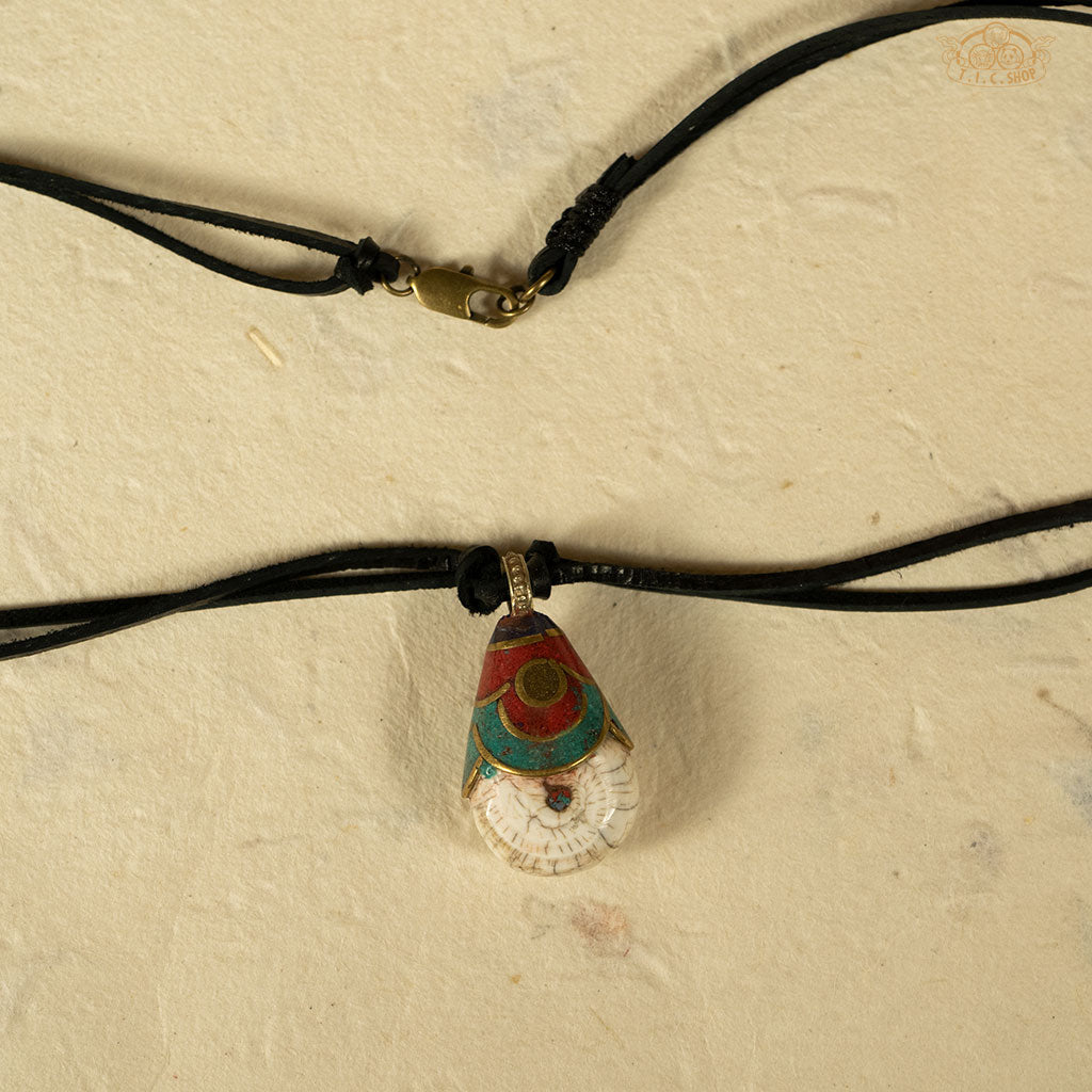 Traditional Tibetan Style Seashell Pendant Necklace