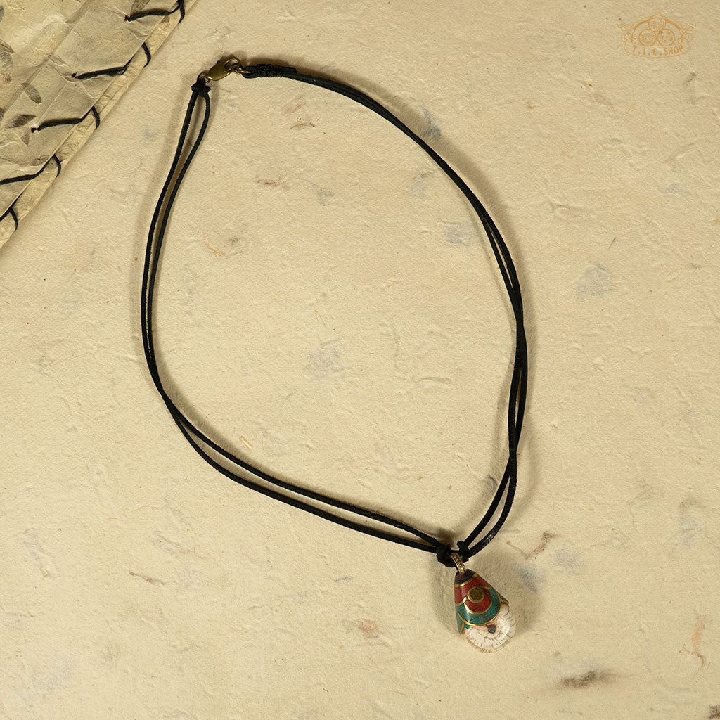 Traditional Tibetan Style Seashell Pendant Necklace