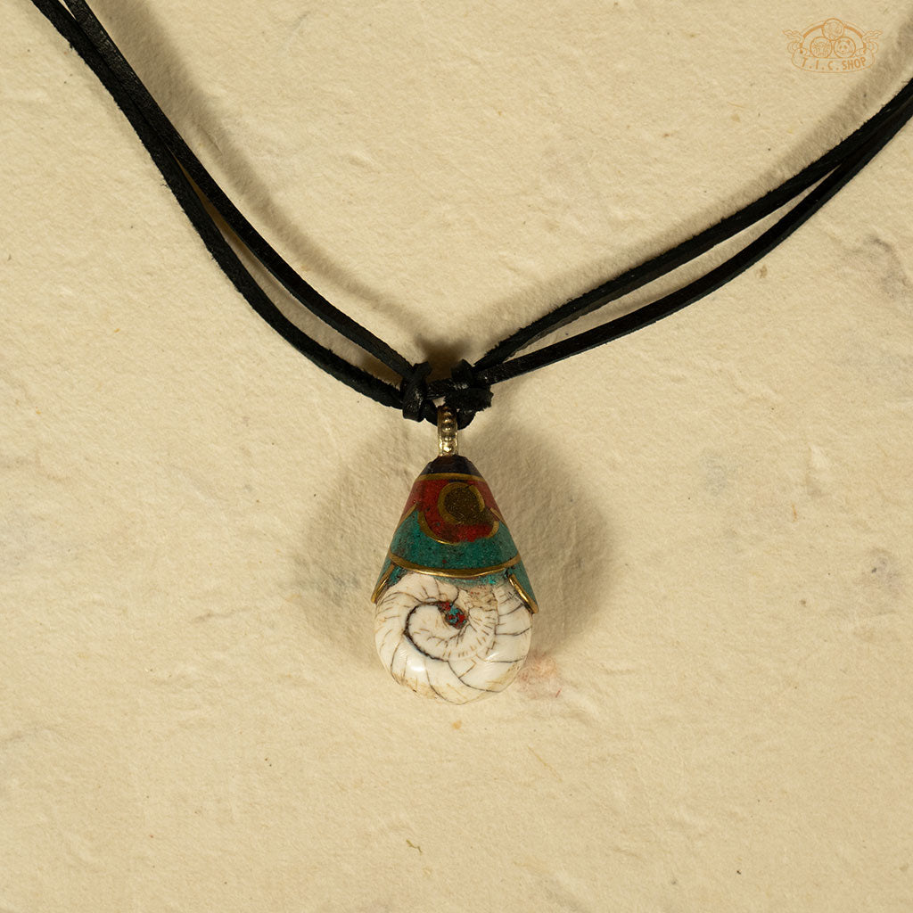 Traditional Tibetan Style Seashell Pendant Necklace