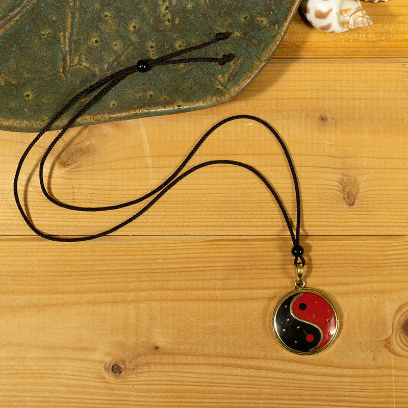 Yin-Yang Symbol Inlay Pendant Necklace