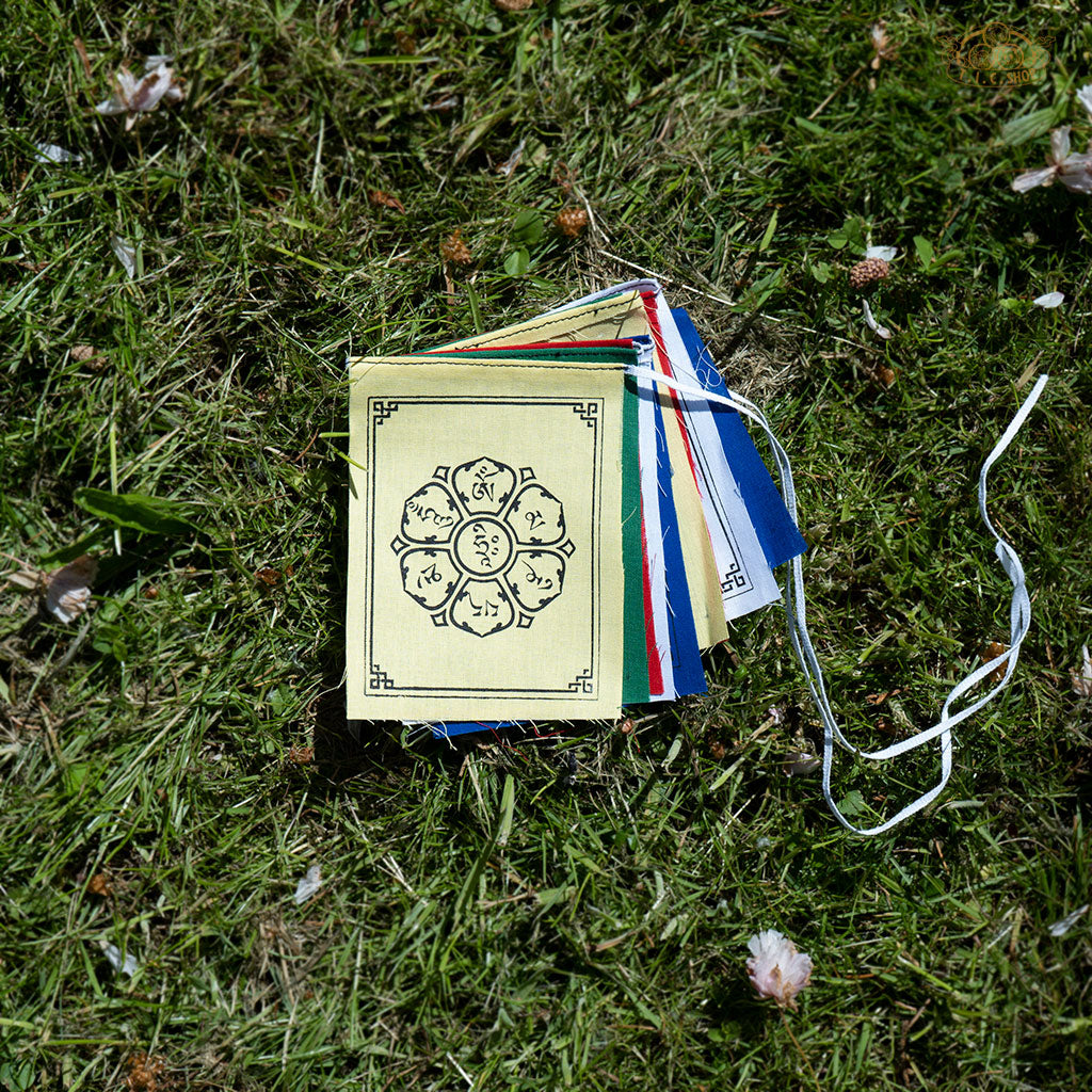 Om Mantra Lotus Prayer Flags 9x12cm, 1m