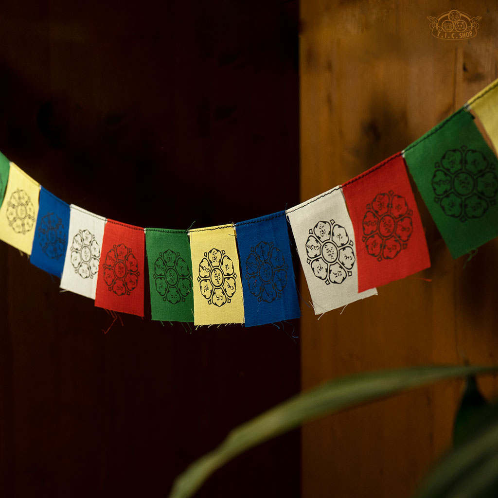 Om Mantra Lotus Mini Prayer Flags 5x6cm, 0.8m