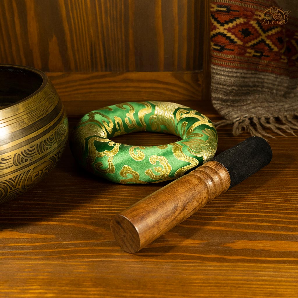 Om Mani Padme Hum Singing Bowl Set