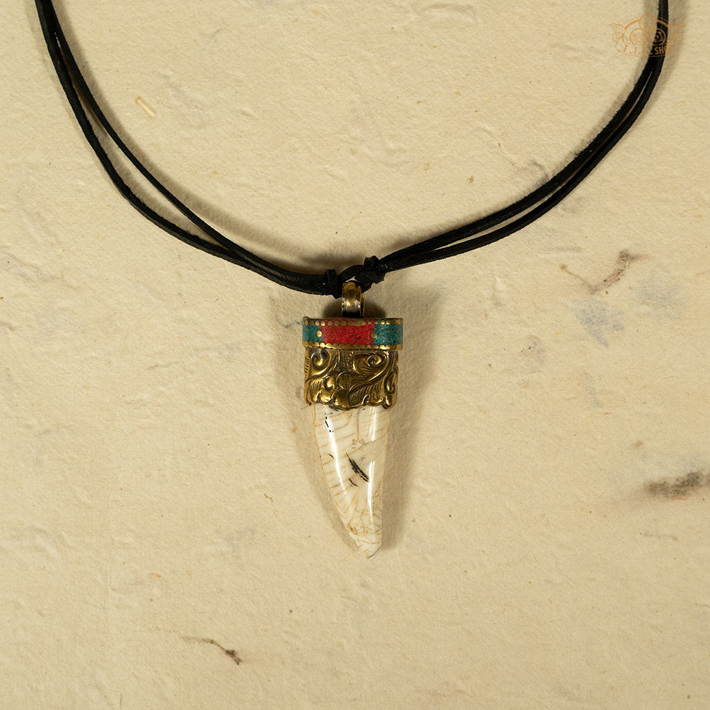 Traditional Tibetan Style Seashell Pendant Necklace