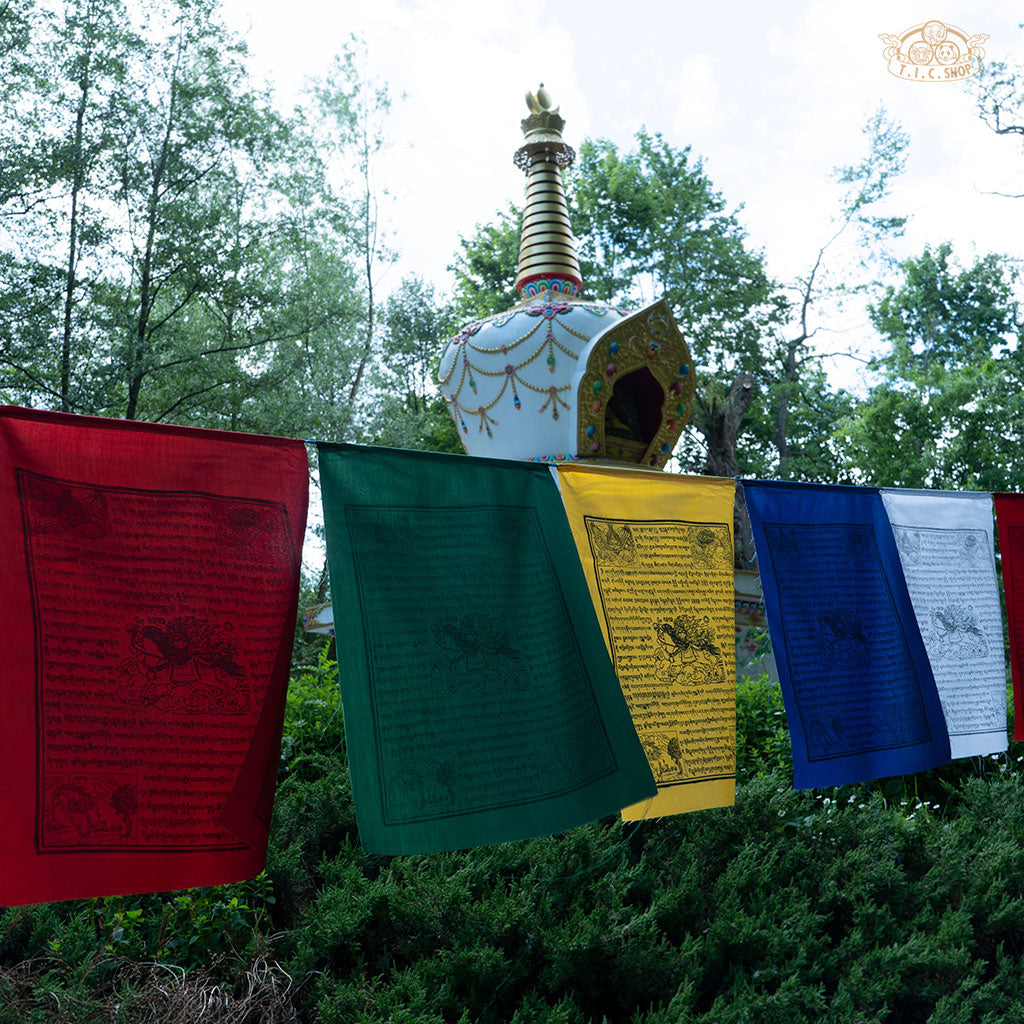 Set of 25 hand-printed cotton Windhorse prayer flags on a 10 m string, ideal for meditation and spiritual energy