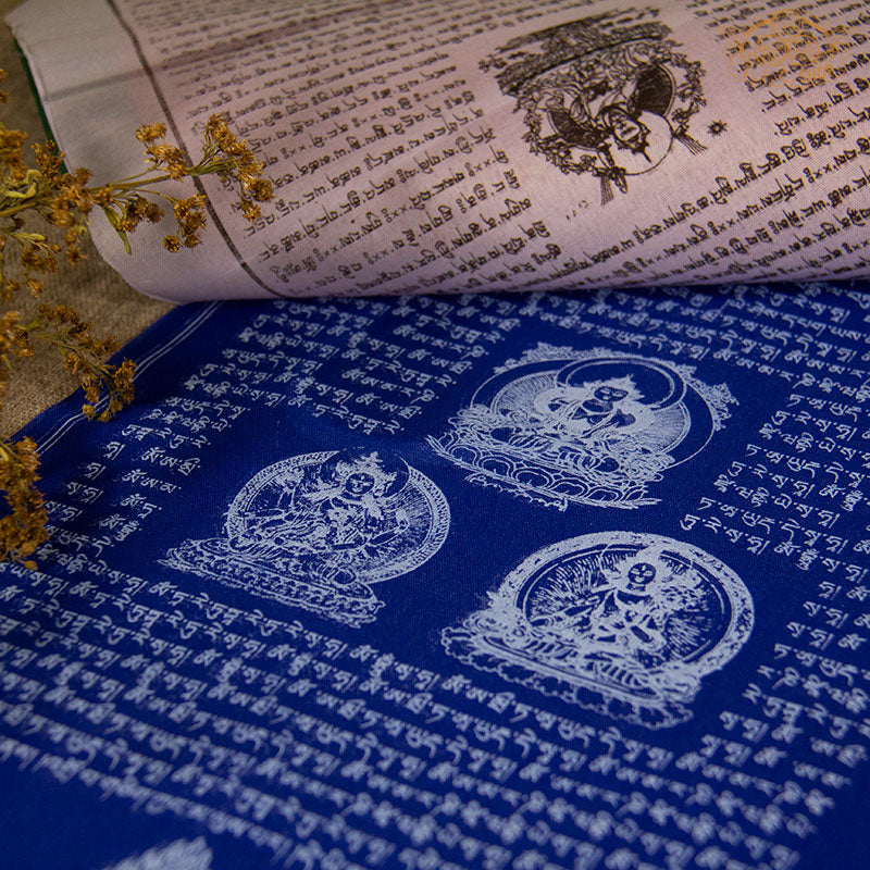 Set of 15 hand-printed polyester Windhorse prayer flags on a 4 m string, ideal for meditation and outdoor display