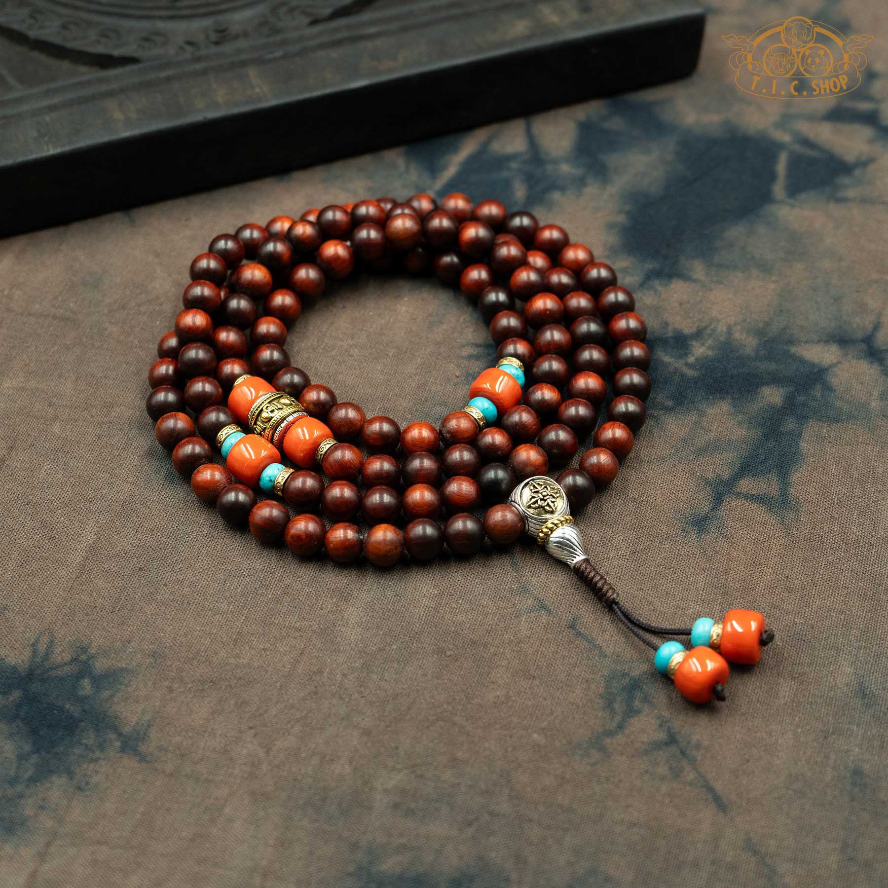 Each 8 mm bead reveals a rich reddish tone and smooth texture, gradually developing a beautiful natural shine through regular use. The brass Guru bead is engraved with the Double Vajra symbol, representing protection, balance, and spiritual strength.