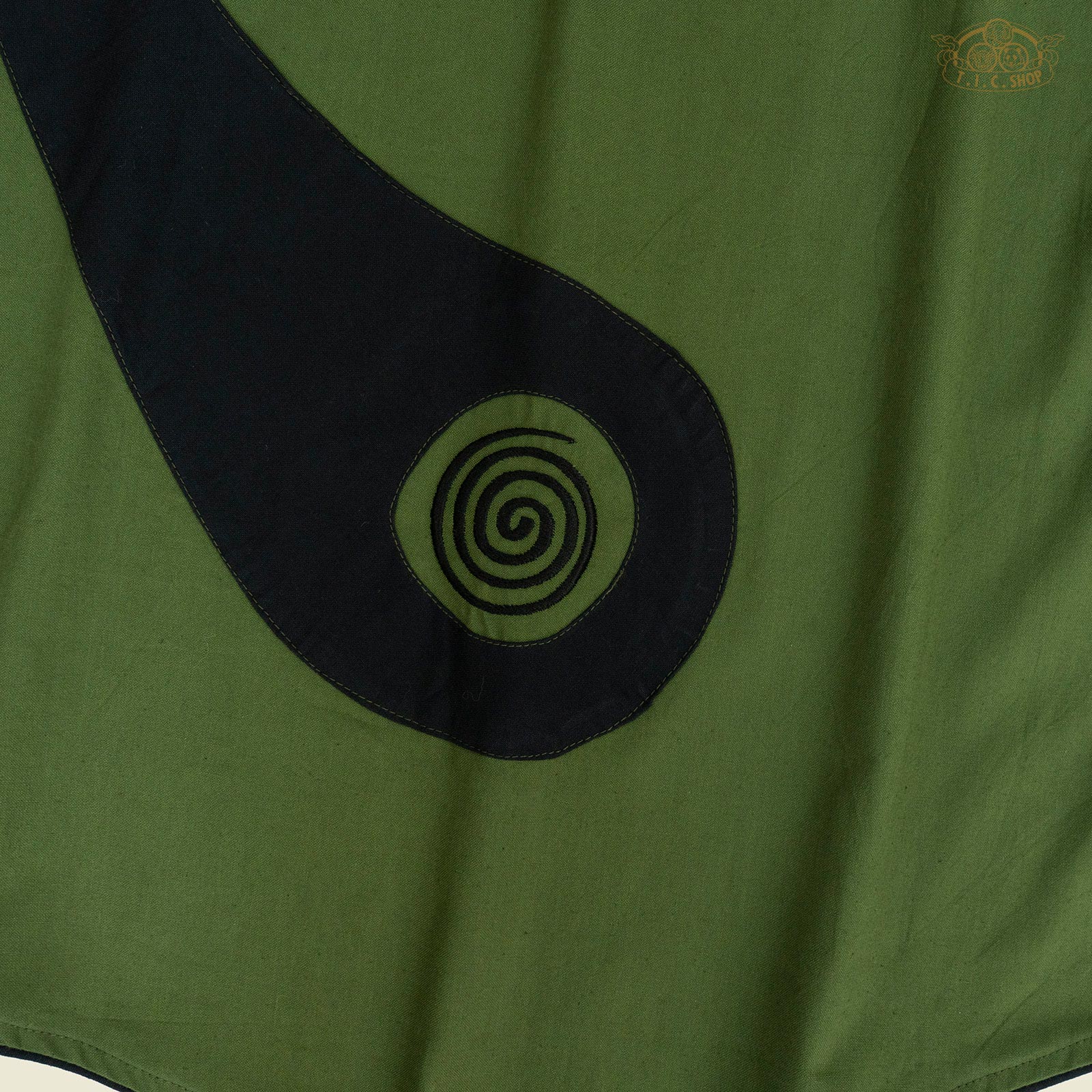 Detail of undetachable belt and wide-leg shape of the trousers.

