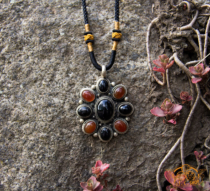 'All Directions' Onyx and Red Agate Stone Pendant Necklace