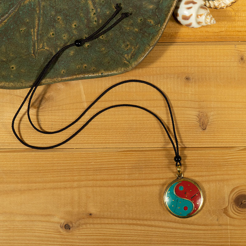 Yin-Yang Symbol Inlay Pendant Necklace