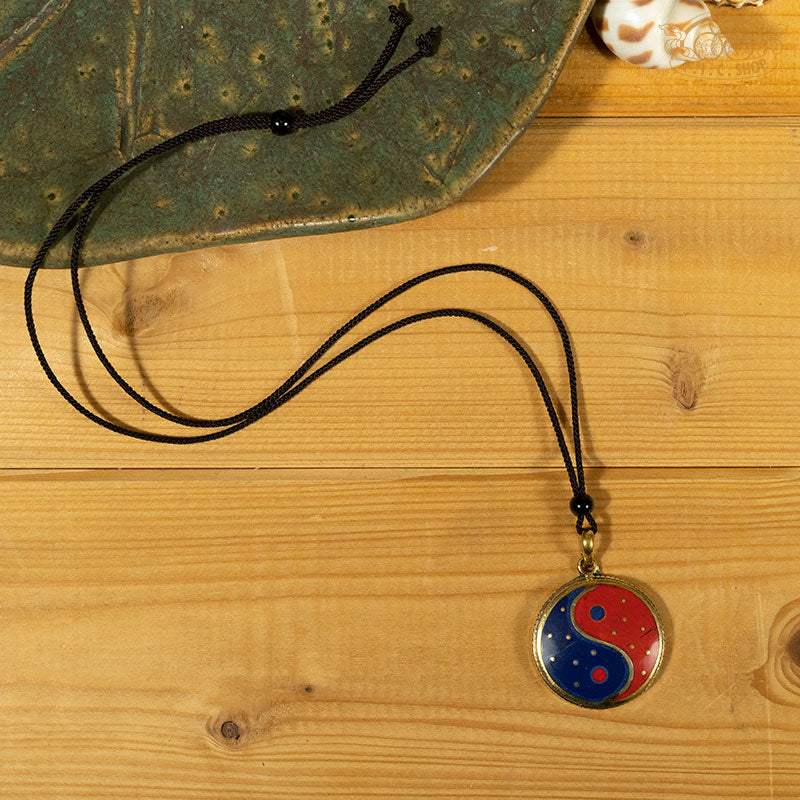 Yin-Yang Symbol Inlay Pendant Necklace