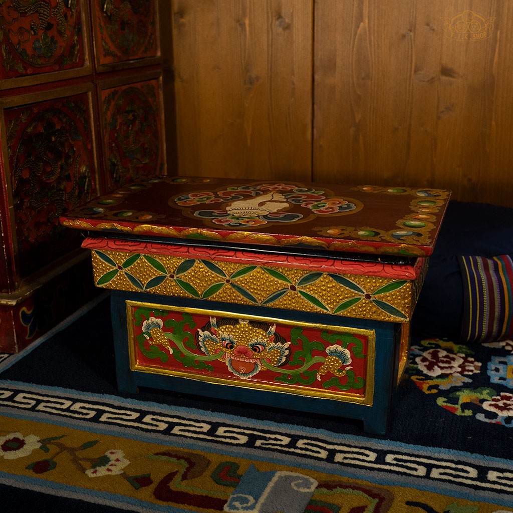 Conch Shell & Face of Glory Tibetan Buddhist Meditation Table