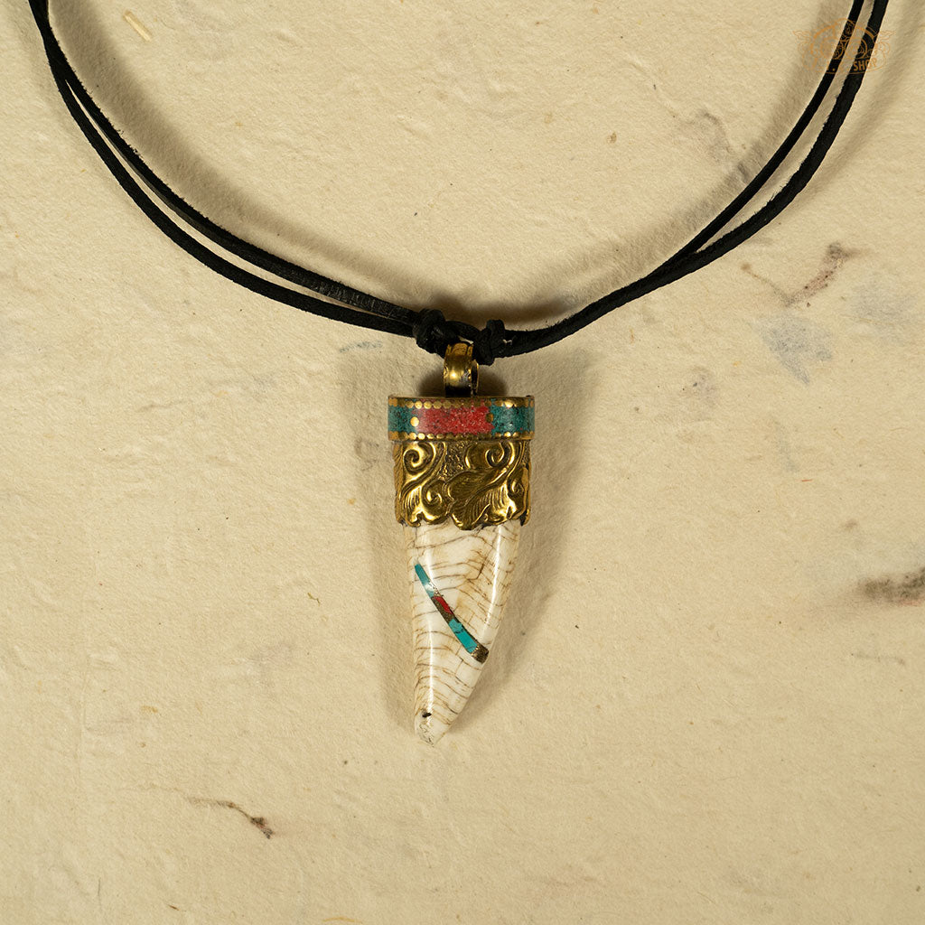 Traditional Tibetan Style Seashell Pendant Necklace