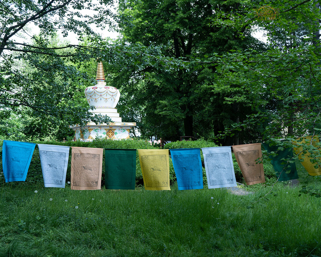 Hand-printed Tibetan Windhorse prayer flags 35x45 cm each, total 4 m, made from 100% cotton for spiritual blessings